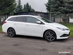 Biały Używany 2015 Toyota Auris Kombi | 34 400 zł