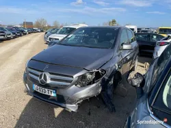 Szary Używany 2017 Mercedes B220 Minivan | 39 000 zł