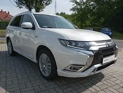 Biały Używany 2020 Mitsubishi Outlander P-HEV Instyle SUV | 109 800 zł