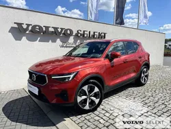 Czerwony Używany 2024 Volvo XC40 SUV | 158 900 zł (Uczciwa cena)