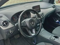 Biały Używany 2015 Mercedes A180 Hatchback | 38 500 zł (Dobra cena)