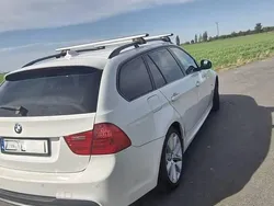 Biały Używany 2009 BMW 325 Kombi | 32 900 zł (Dość drogi)