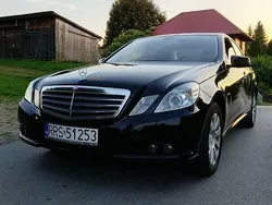 Czarny Używany 2010 Mercedes E250 Sedan/Limuzyna | 42 900 zł