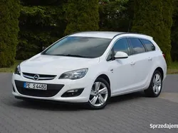 Biały Używany 2014 Opel Astra Kombi | 29 900 zł (Uczciwa cena)