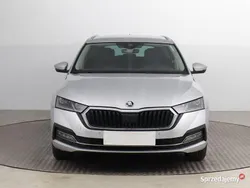 Srebrny Używany 2022 Skoda Octavia Kombi | 71 999 zł (Uczciwa cena)