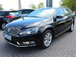 Czarny Używany 2011 VW Passat Highline Sedan/Limuzyna | 33 900 zł (Dość drogi)