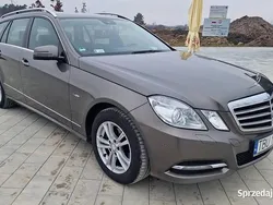 Złoty Używany 2011 Mercedes E200 Avantgarde Kombi | 30 800 zł (Dobra cena)