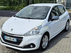 Biały Używany 2018 Peugeot 208 Hatchback | 15 999 zł