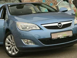 Niebieski Używany 2010 Opel Astra Cosmo Hatchback | 21 900 zł (Uczciwa cena)