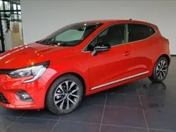 Czerwony Używany 2022 Renault Clio V Techno Hatchback | 69 900 zł (Dość drogi)