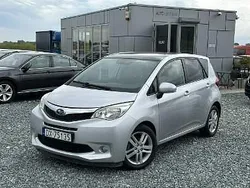 Srebrny Używany 2013 Toyota Verso-S Minivan | 27 900 zł