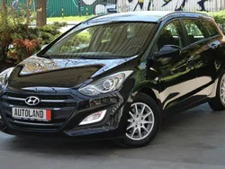 Czarny (metalik) Używany 2016 Hyundai i30 Kombi | 39 333 zł