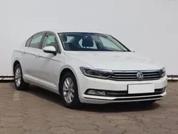 Biały Używany 2018 VW Passat Sedan/Limuzyna | 75 999 zł (Uczciwa cena)