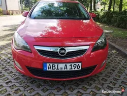 Czerwony Używany 2010 Opel Astra Hatchback | 5900 zł (Super Cena)