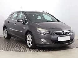 Srebrny Używany 2012 Opel Astra Hatchback | 15 999 zł (Dobra cena)