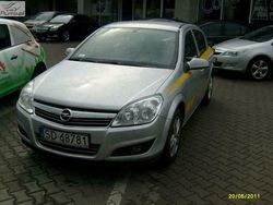 Srebrny (metalik) Używany 2009 Opel Astra Enjoy Hatchback | 39 900 zł