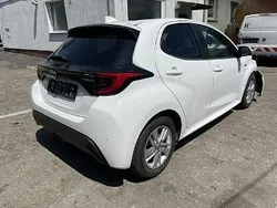 Biały Używany 2020 Toyota Yaris Hybrid Active Hatchback | 37 900 zł
