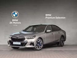 Szary oxide metalizowany Używany 2025 BMW 550e Comfort Edition Sedan/Limuzyna | 399 900 zł