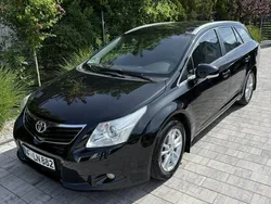 Czarny Używany 2010 Toyota Avensis Kombi | 34 900 zł