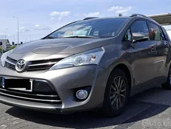 Szary Używany 2016 Toyota Verso Minivan | 59 900 zł (Dość drogi)