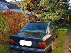 Czarny Używany 1989 Mercedes 230 Coupe | 20 500 zł