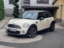 Biały (metalik) Używany 2013 Mini Cooper Hatchback | 25 900 zł (Uczciwa cena)