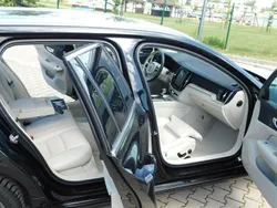 Czarny (metalik) Używany 2020 Volvo V60 Kombi | 86 666 zł (Dość drogi)