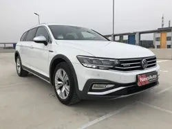 Biały Używany 2021 VW Passat Kombi | 89 900 zł (Dość drogi)