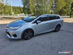 Srebrny Używany 2017 Toyota Avensis Premium Kombi | 54 000 zł (Uczciwa cena)