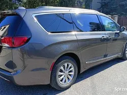 Brązowy Używany 2017 Chrysler Pacifica Touring SUV | 72 500 zł (Uczciwa cena)