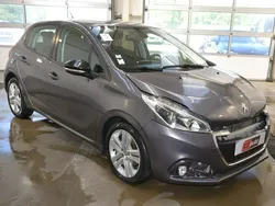 Szary Używany 2018 Peugeot 208 Hatchback | 18 200 zł