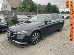 Czarny Używany 2020 Mercedes E300 Kombi | 69 900 zł