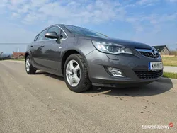 Szary Używany 2010 Opel Astra Cosmo Hatchback | 23 000 zł (Uczciwa cena)