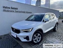 Biały Używany 2023 Volvo XC40 SUV | 129 900 zł (Super Cena)