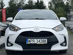 Biały (metalik) Używany 2021 Toyota Yaris Hatchback | 57 900 zł (Uczciwa cena)