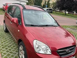 Czerwony Używany 2008 Kia Carens Minivan | 9900 zł (Uczciwa cena)