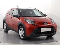 Czerwony Używany 2022 Toyota Aygo Hatchback | 59 999 zł (Dość drogi)
