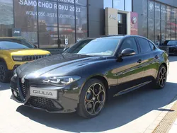 Lakier metalizowany czarny volcano black Nowe 2025 Alfa Romeo Giulia Sedan/Limuzyna | 224 900 zł (Dobra cena)