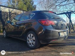 Czarny Używany 2010 Opel Astra Cosmo Hatchback | 32 000 zł (Dość drogi)