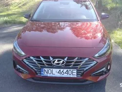 Wiśniowy Używany 2023 Hyundai i30 Kombi | 87 000 zł (Uczciwa cena)