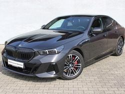 Szary sophisto z brylantowym połyskiem metalizowany Używany 2025 BMW 540 Comfort Edition Sedan/Limuzyna | 379 900 zł (Uczciwa cena)