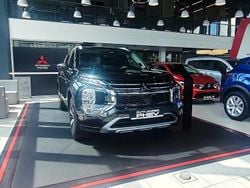 Czarny Nowe 2025 Mitsubishi Outlander P-HEV SUV | 274 790 zł