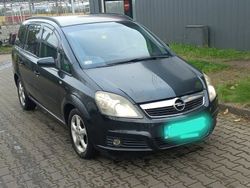 Czarny Używany 2006 Opel Zafira Minivan | 12 900 zł