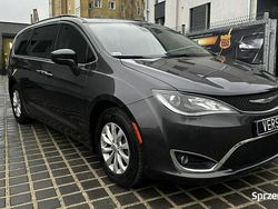Szary Używany 2019 Chrysler Pacifica SUV | 84 900 zł (Dobra cena)