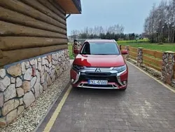Czerwony Używany 2018 Mitsubishi Outlander P-HEV SUV | 73 900 zł