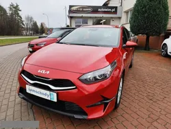 Bordowy (metalik) Używany 2023 Kia Ceed 2 Kombi | 88 700 zł (Uczciwa cena)