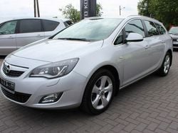 Srebrny (metalik) Używany 2011 Opel Astra Sedan/Limuzyna | 22 900 zł (Dość drogi)