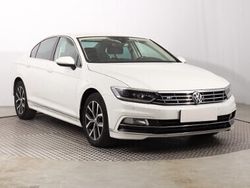 Biały Używany 2018 VW Passat Sedan/Limuzyna | 69 999 zł (Uczciwa cena)