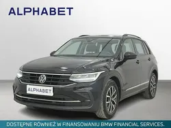 Czarny Używany 2022 VW Tiguan Life SUV | 94 900 zł (Dobra cena)