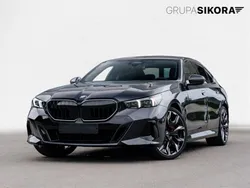 Szary sophisto z brylantowym połyskiem metalizowany Używany 2024 BMW 520 Comfort Edition Sedan/Limuzyna | 244 900 zł (Super Cena)